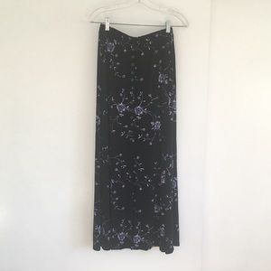 Briggs New York long skirt. Size S.